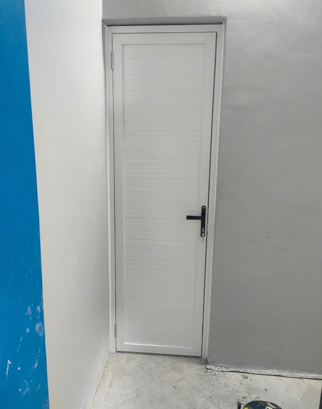 Aluminum full Pannel door for sale in Kampala - Yilick