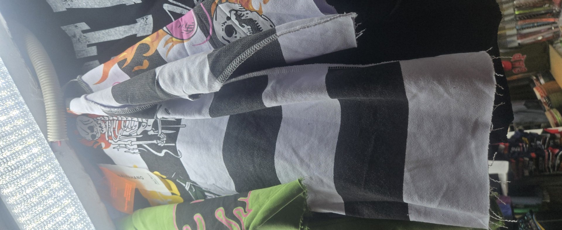 Cropped T-shirts for sale in Kampala - Yilick