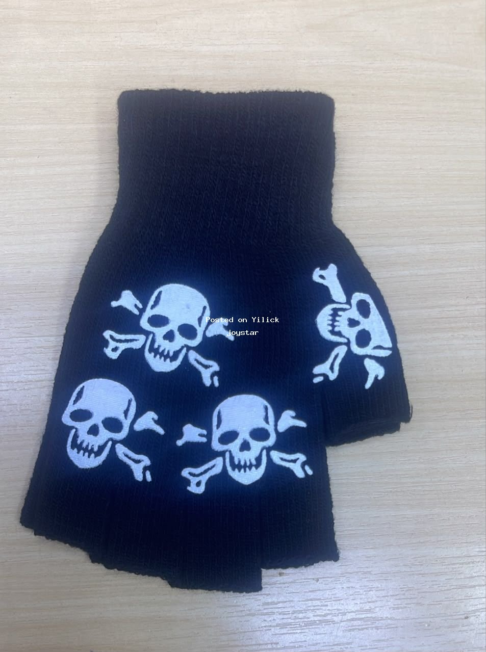 Gloves for sale in Kampala - Yilick