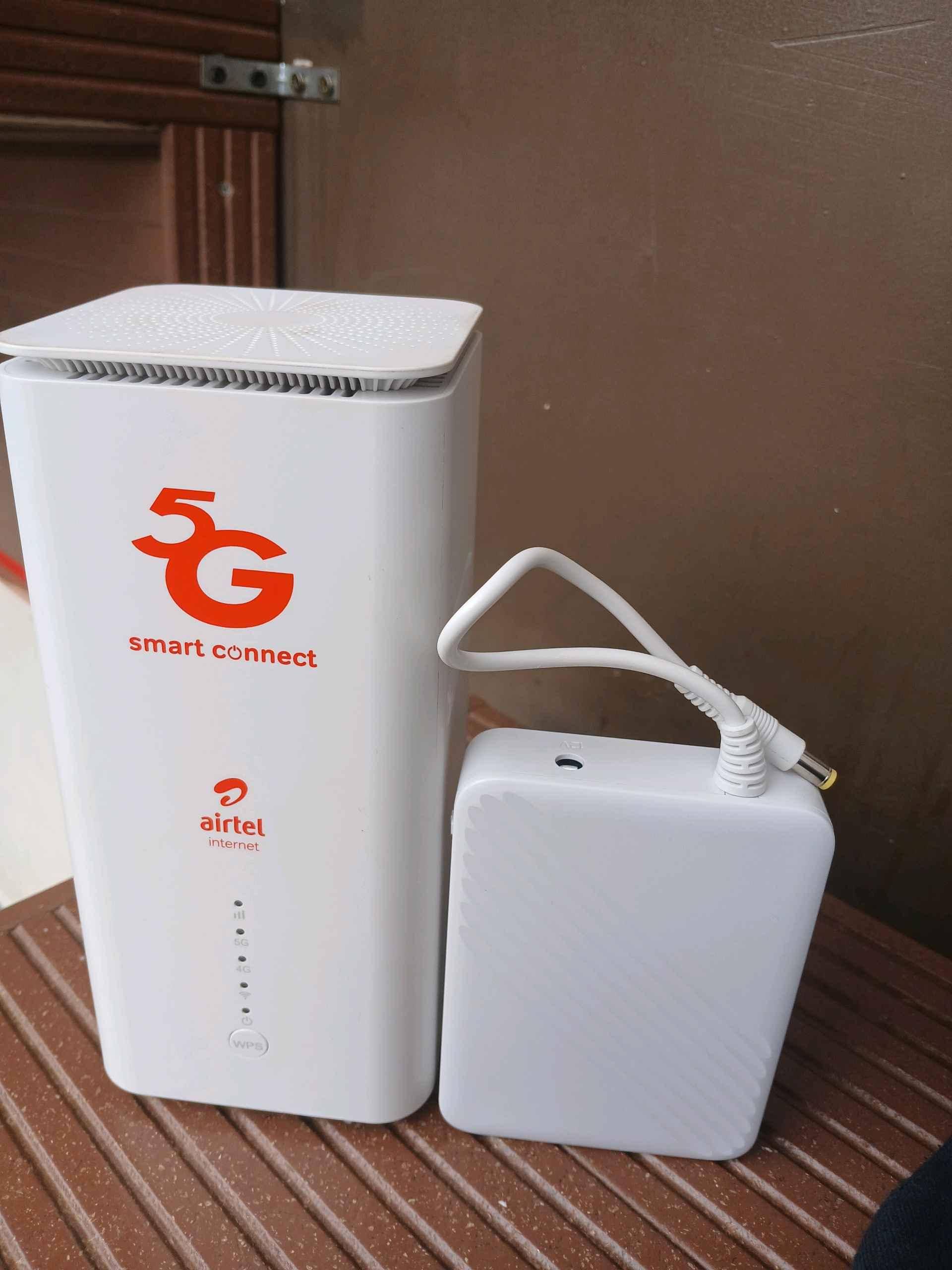 5g router comes with a powerbank for sale in Kampala - Yilick