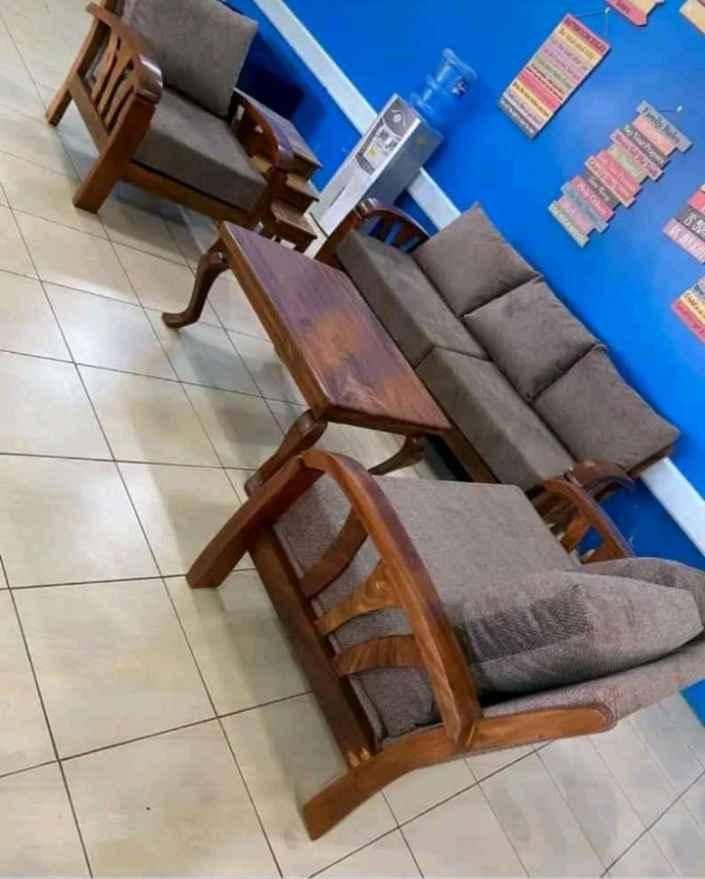 classic sofa sets and beds for sale in Kampala - Yilick