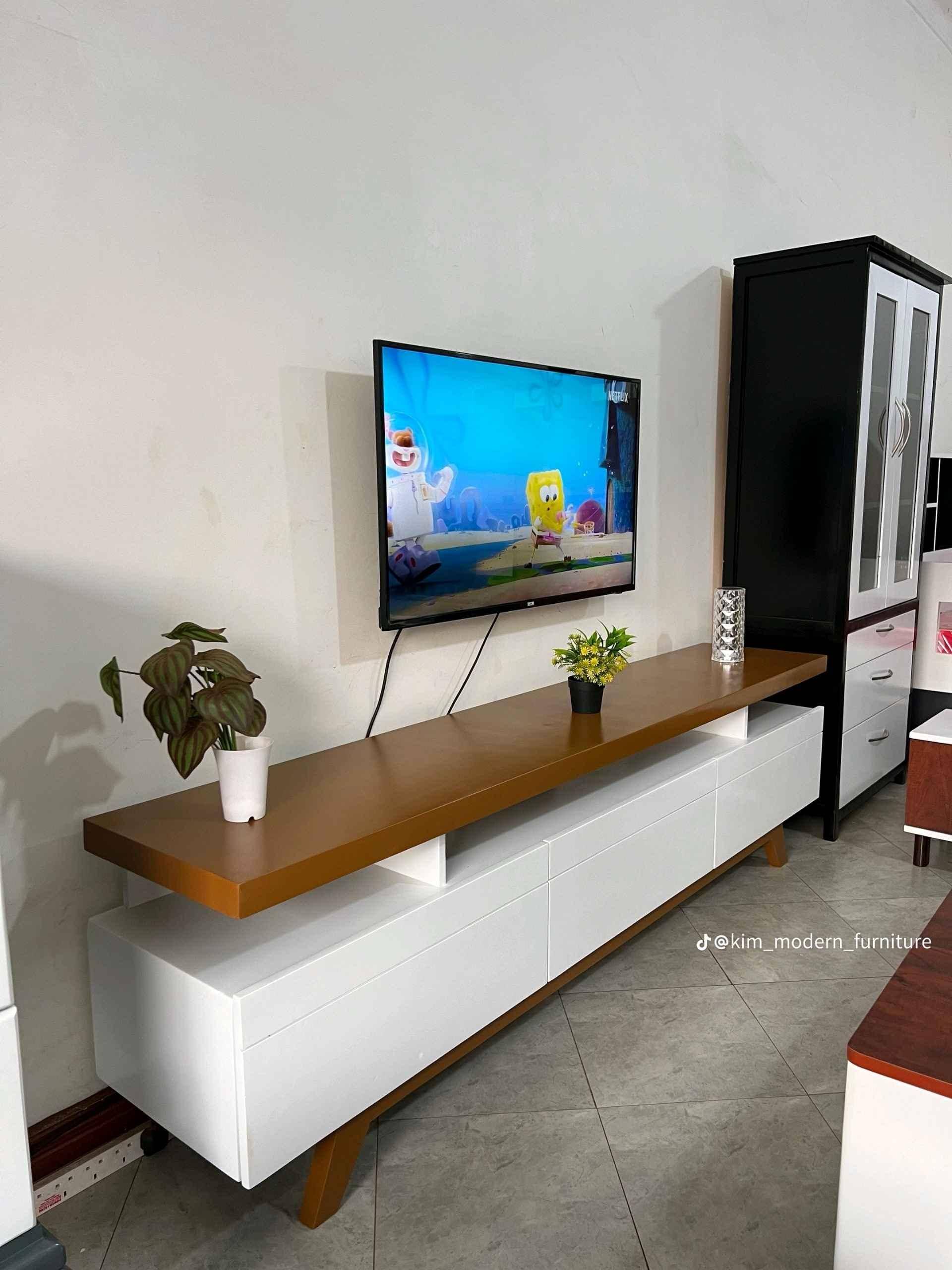 TV stand 180 cm by height or 50 for sale in Kampala - Yilick