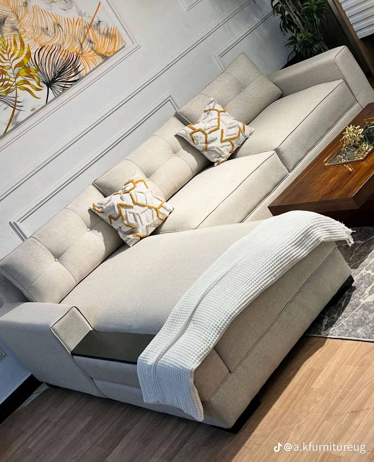 sofa L shpa 6 sita set for sale in Kampala - Yilick