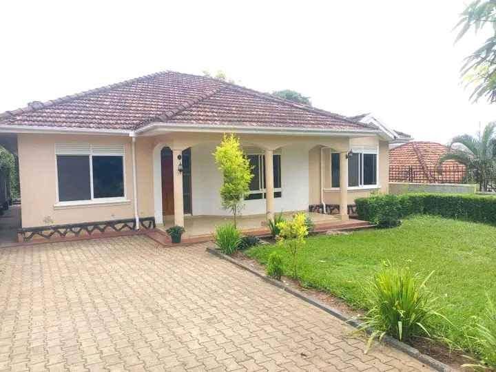 three bedrooms stand alone house for rent in kisaasi for sale in Kampala - Yilick