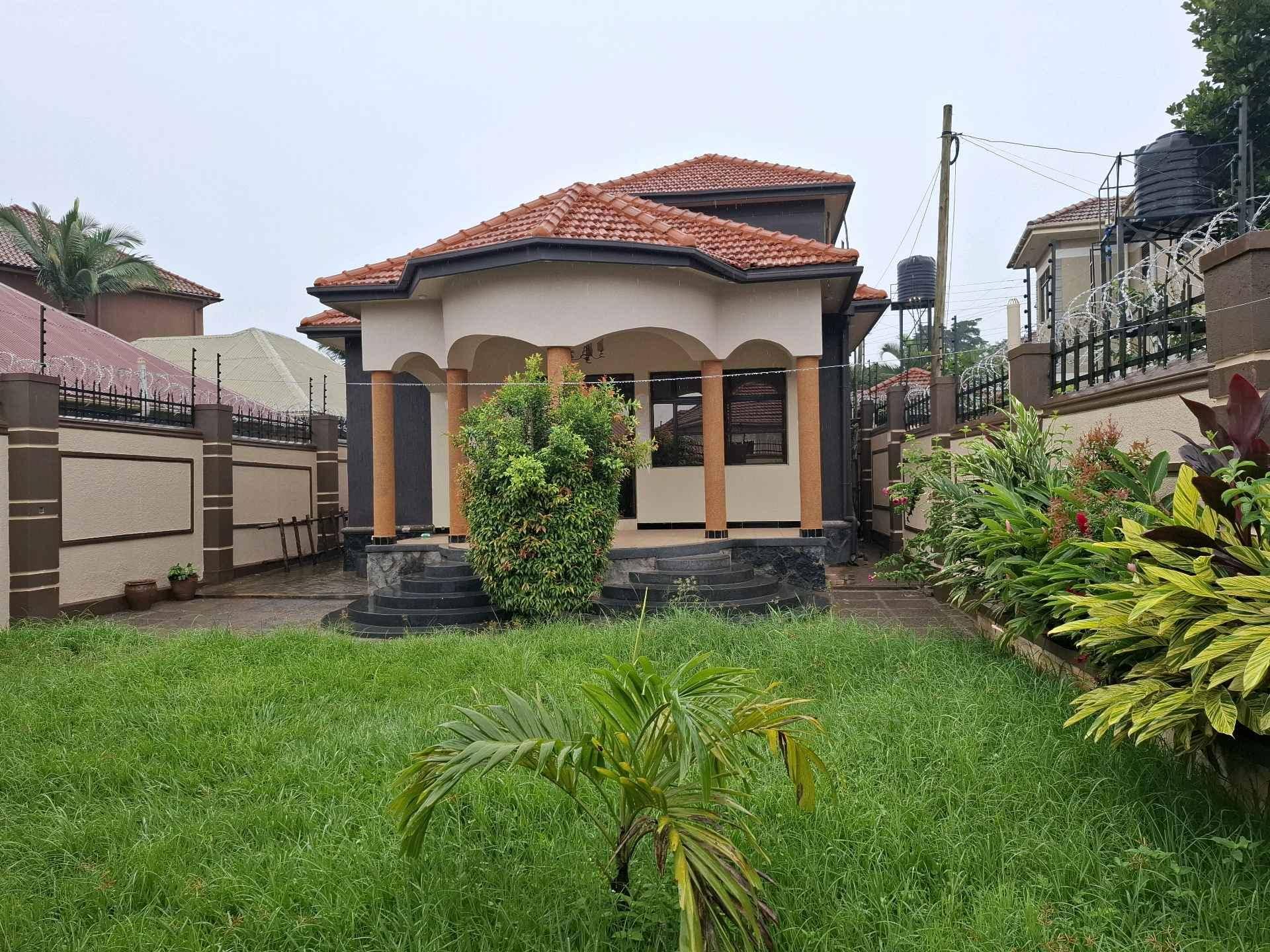 3 BEDROOMS DUPlEX HOME GOR SALE IN NAJjERA for sale in Wakiso - Yilick