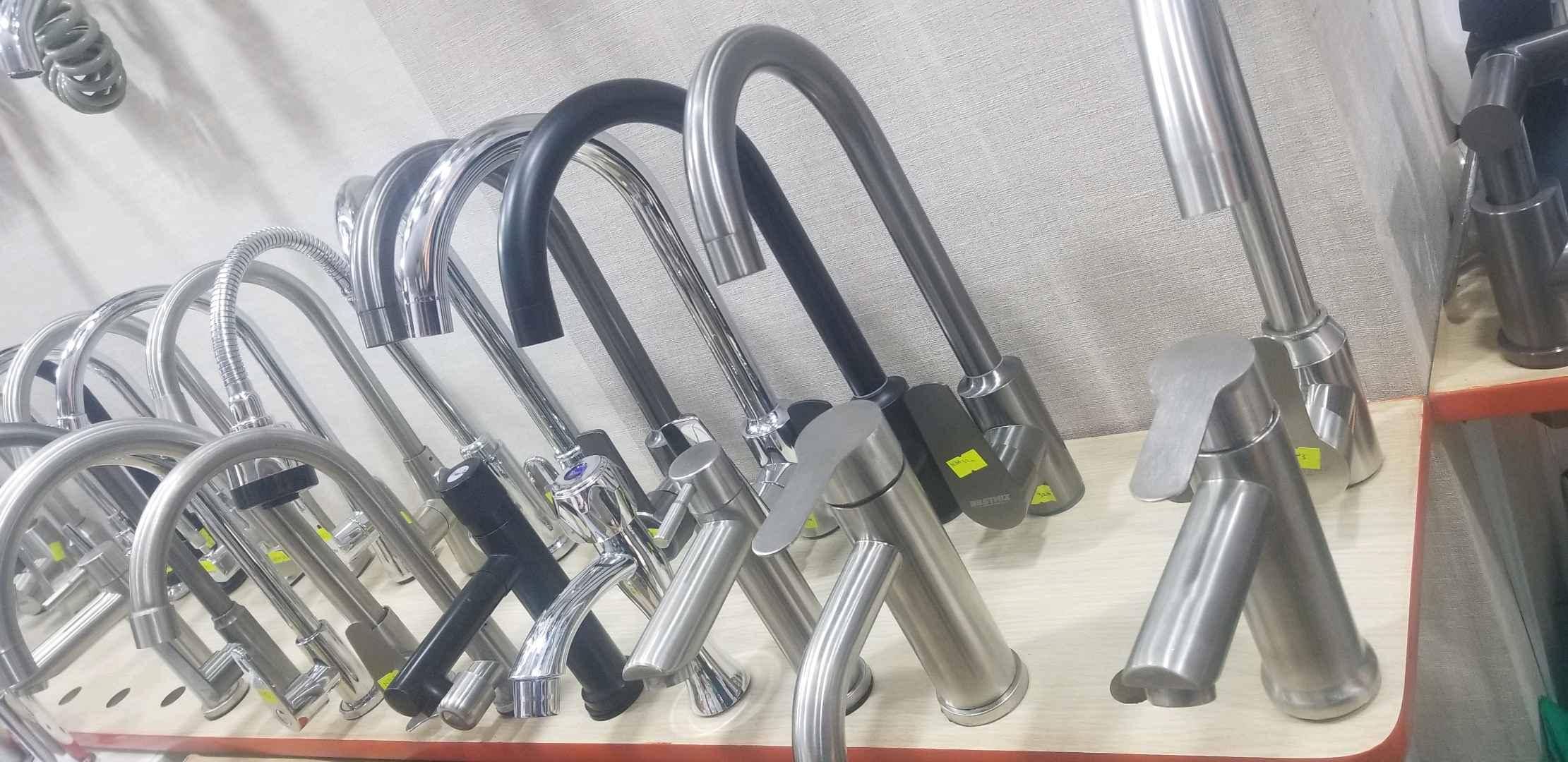 kitchen  faucet  tap with long neck lift and turn for sale in Kampala - Yilick