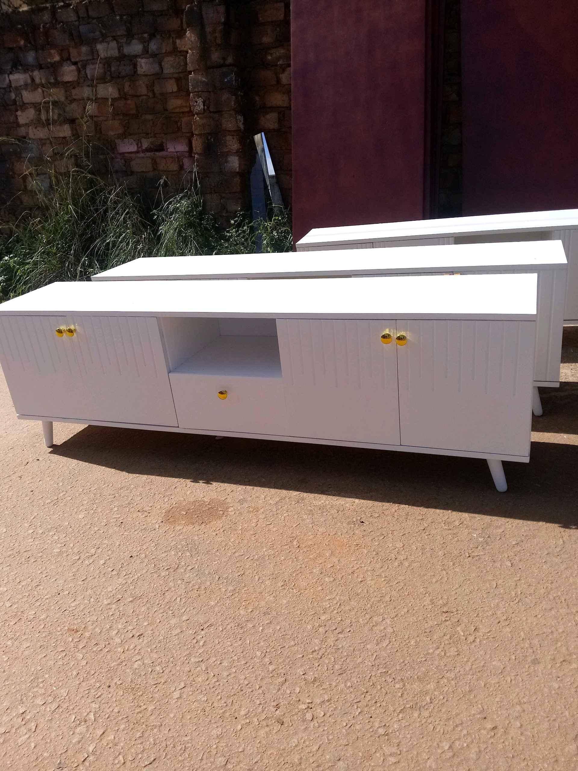 modern tv stand for sale in Kampala - Yilick