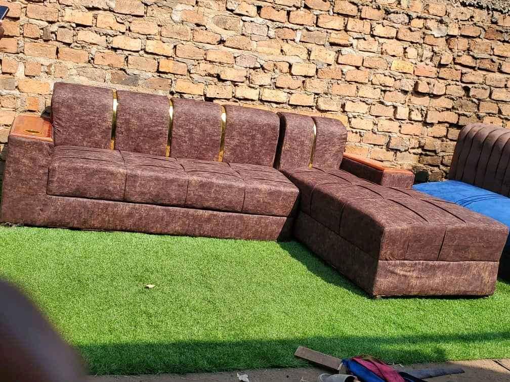 Good L shaped sofa for sale in Kampala - Yilick