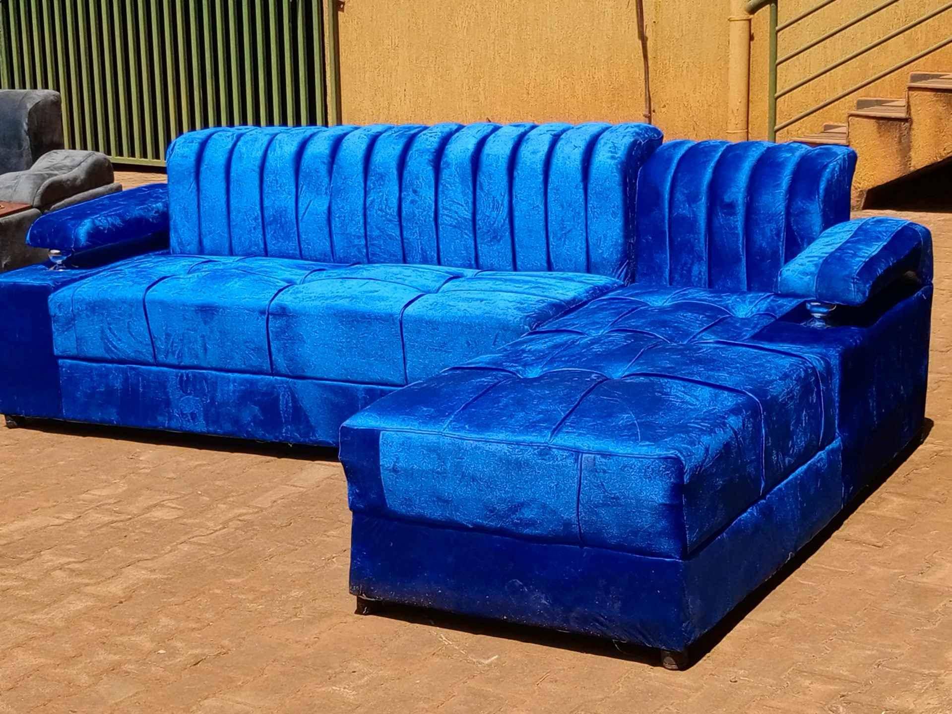 Good L shaped sofa set available at simple price for sale in Kampala - Yilick