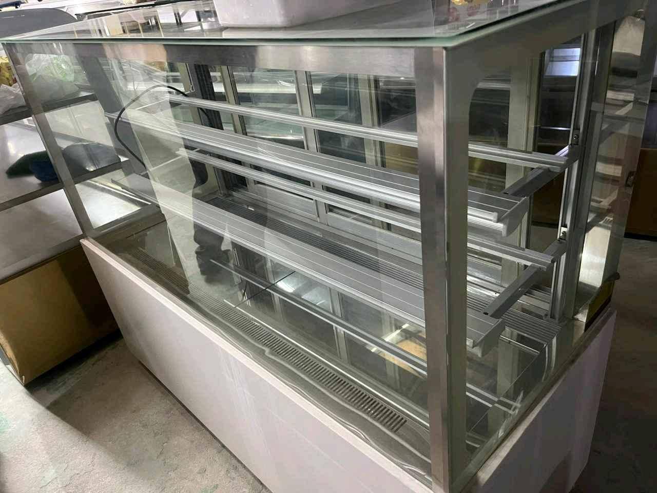 Silver Cake display for sale in Kampala - Yilick