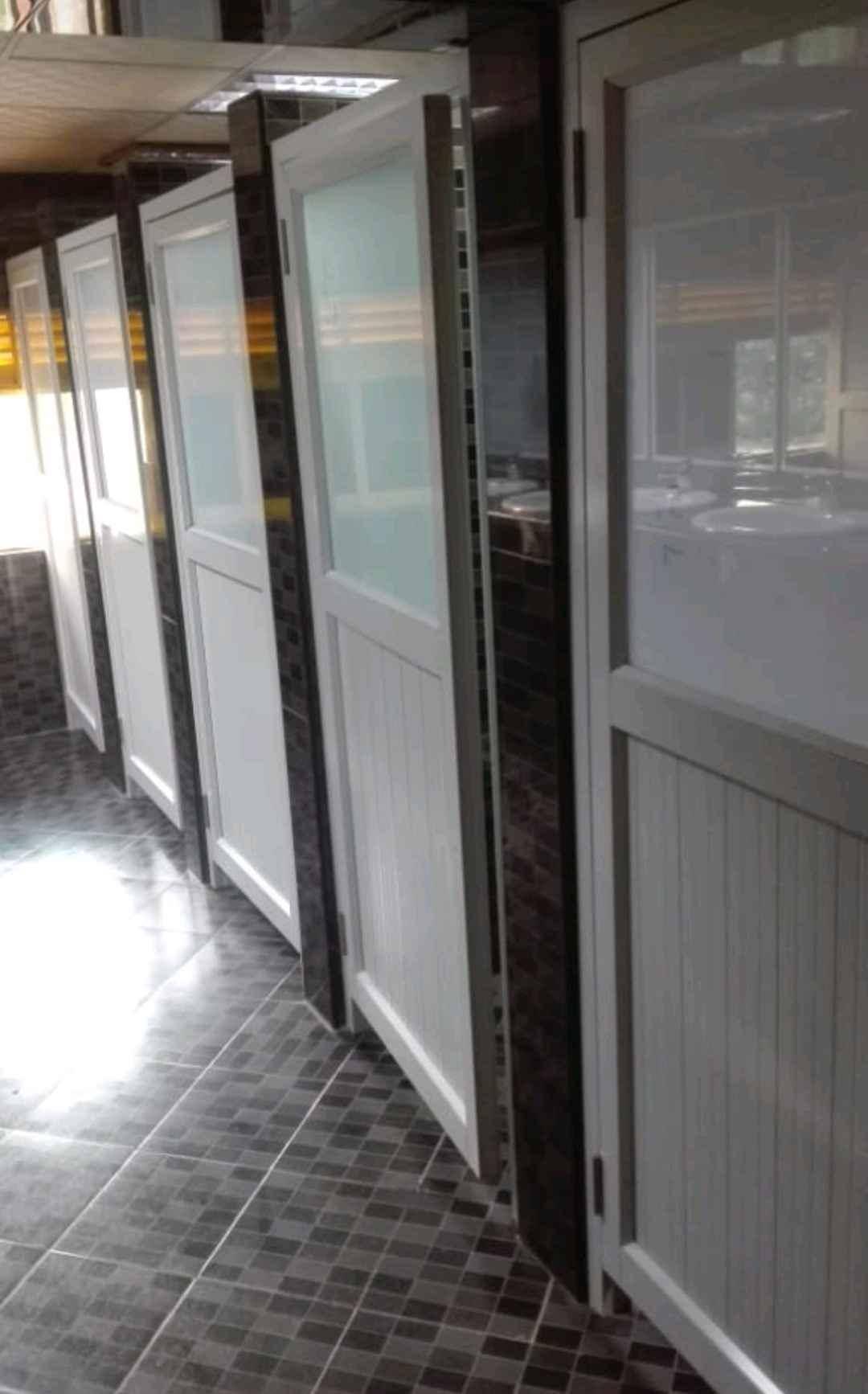 Aluminum bathroom doors Africana for sale in Kampala - Yilick