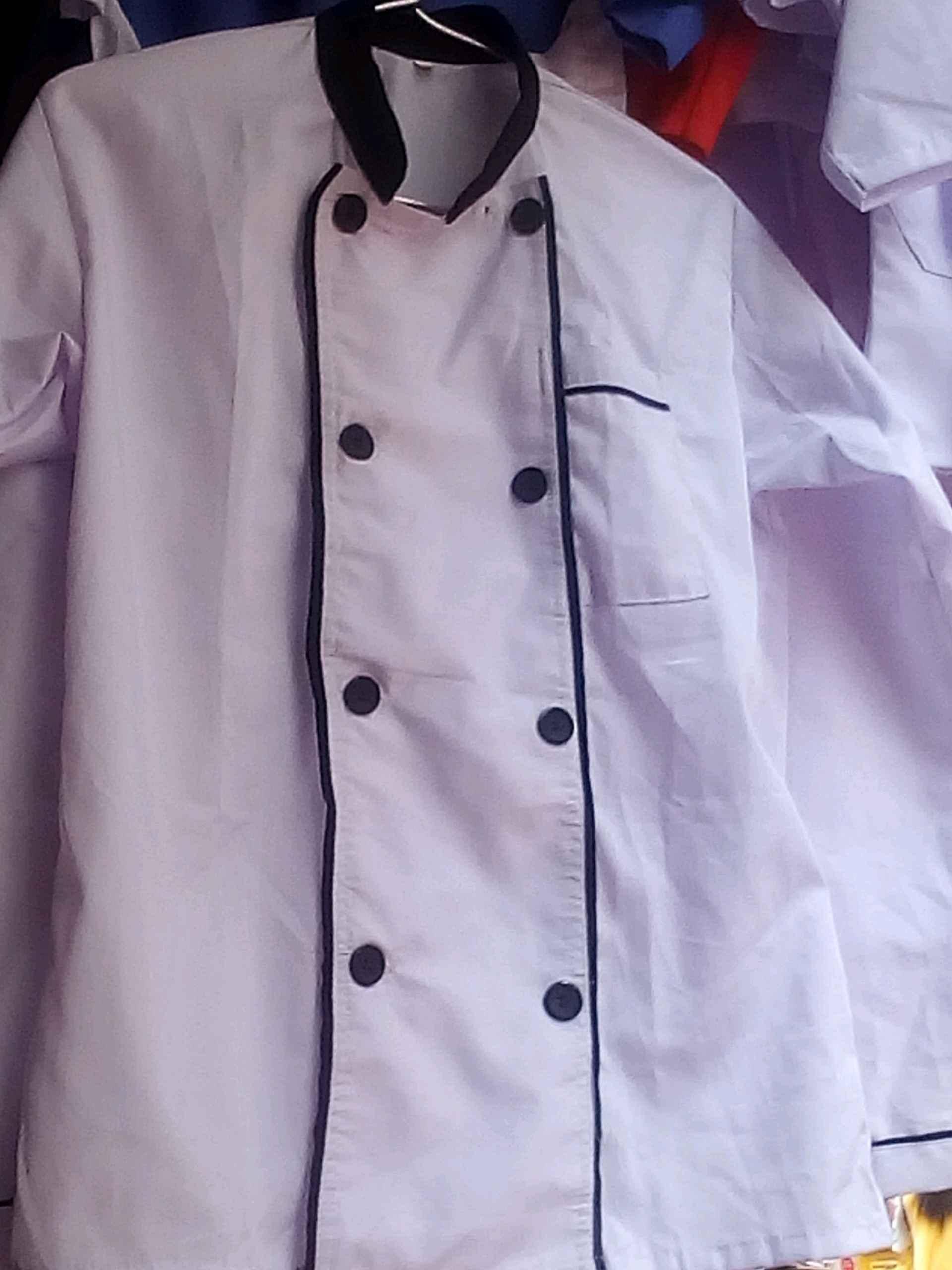 chefs,  suits, hospital staff uniforms, gowns, for sale in Kampala - Yilick