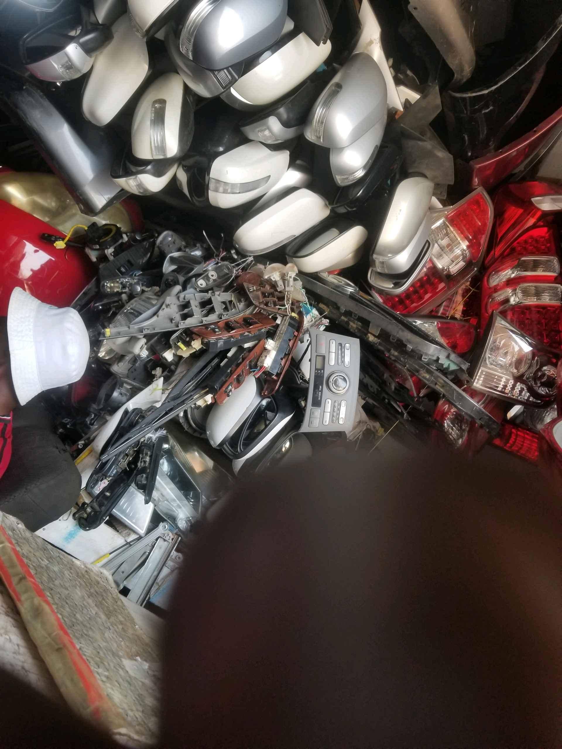 Tail lights and head lamps for sale in Kampala - Yilick