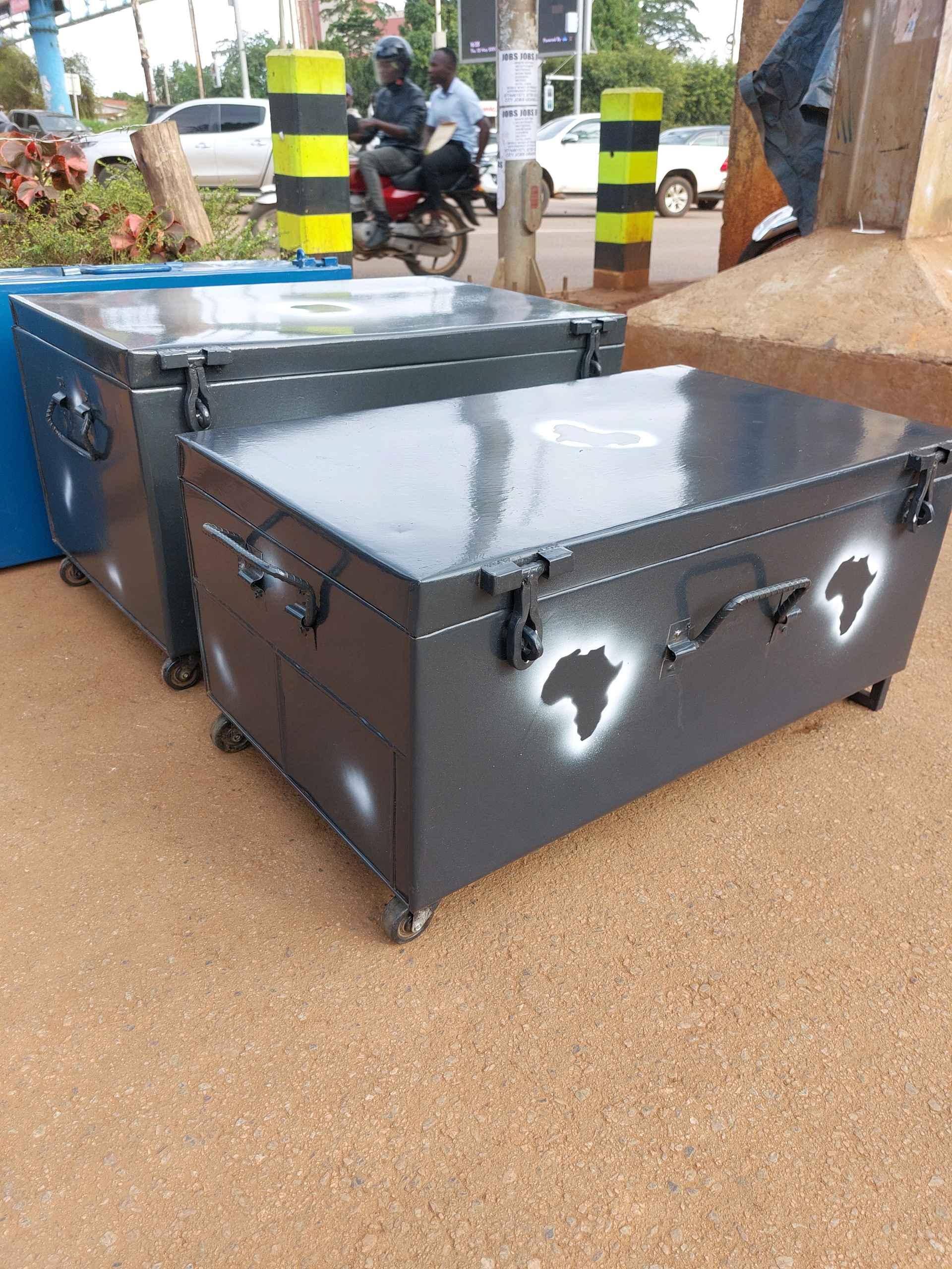 Metallic suitcase with rollers for sale in Kampala - Yilick