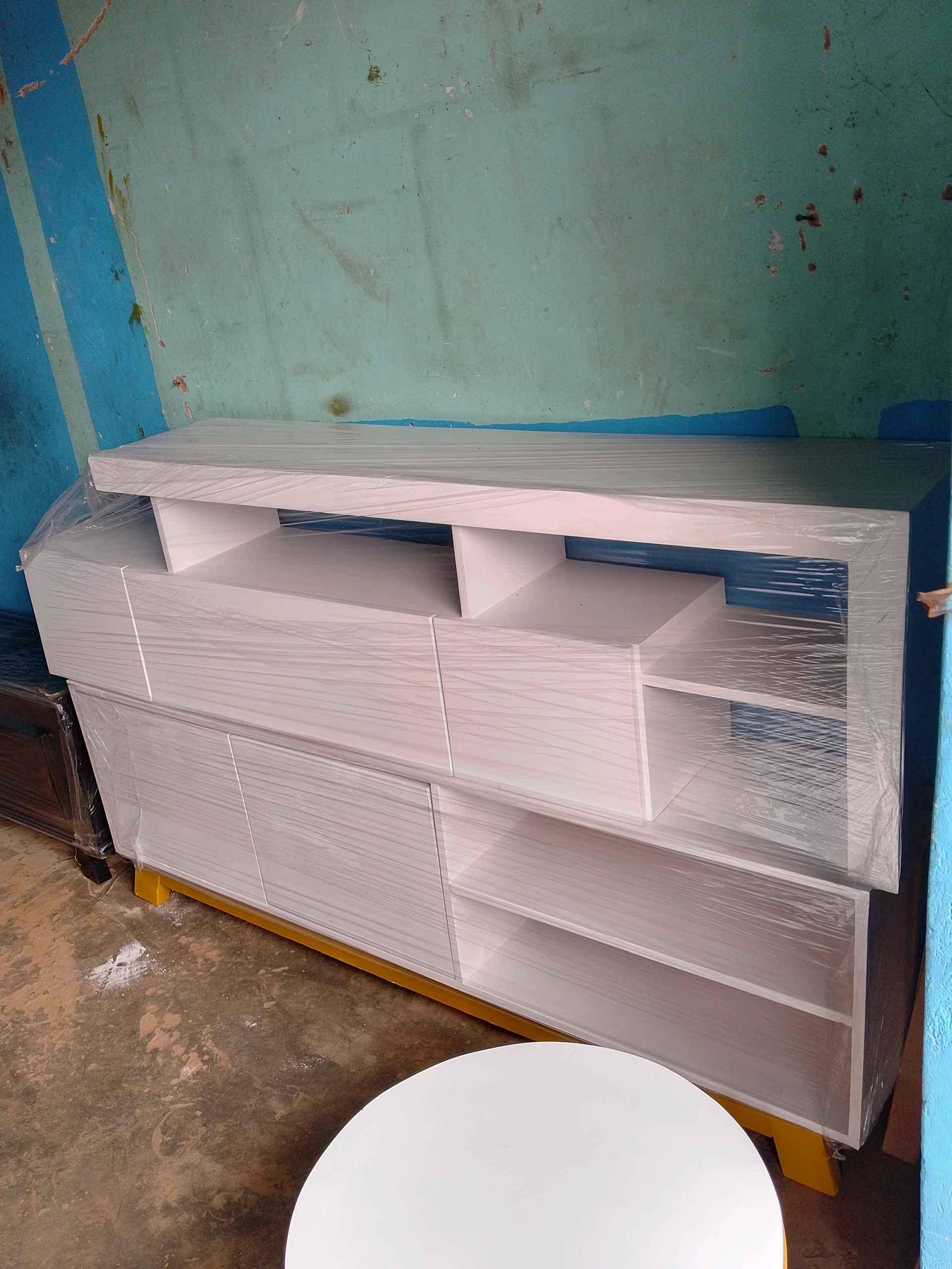 Tv stand/ Tv stands/Brand new Tv stands/White Tv stand Brand for sale in Kampala - Yilick