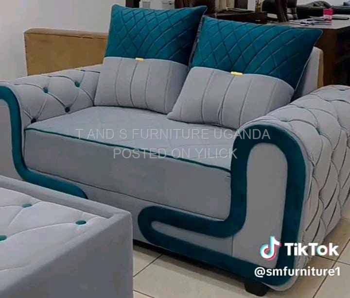 sofas mordan quick and unique  for sale in Mukono - Yilick
