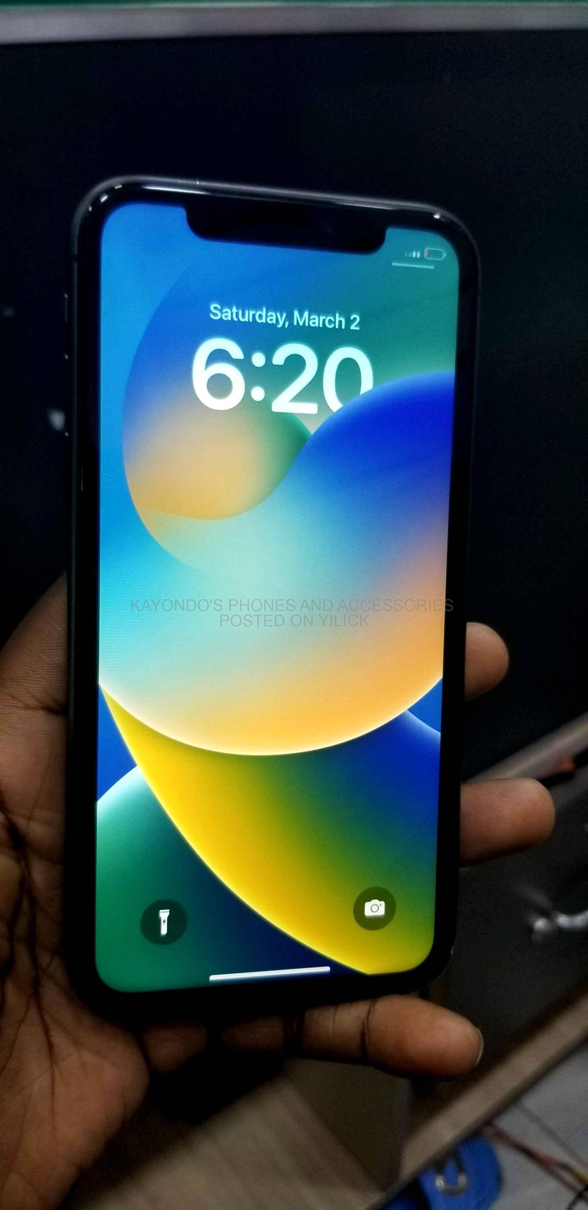 iPhone 11 gadgets black for sale in Kampala - Yilick