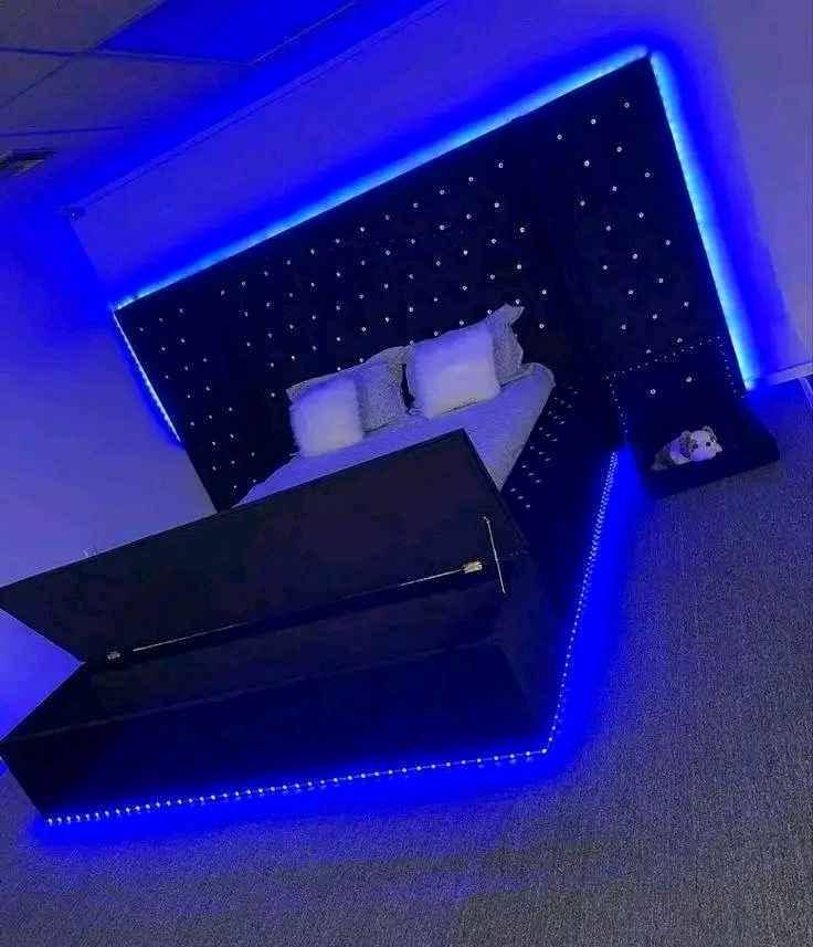 5/6 fabric bed  for sale in Kampala - Yilick