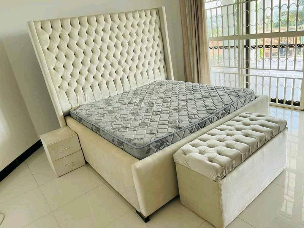 5 by 6 modern bed  for sale in Kampala - Yilick