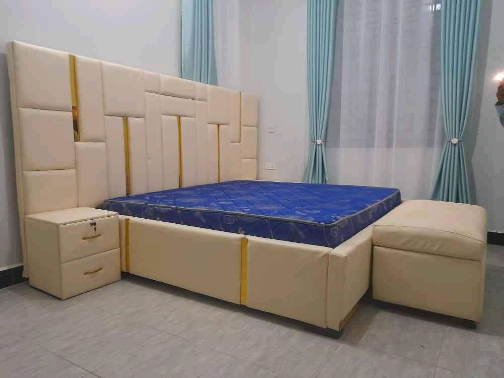 5 by 6 modern bed  for sale in Kampala - Yilick