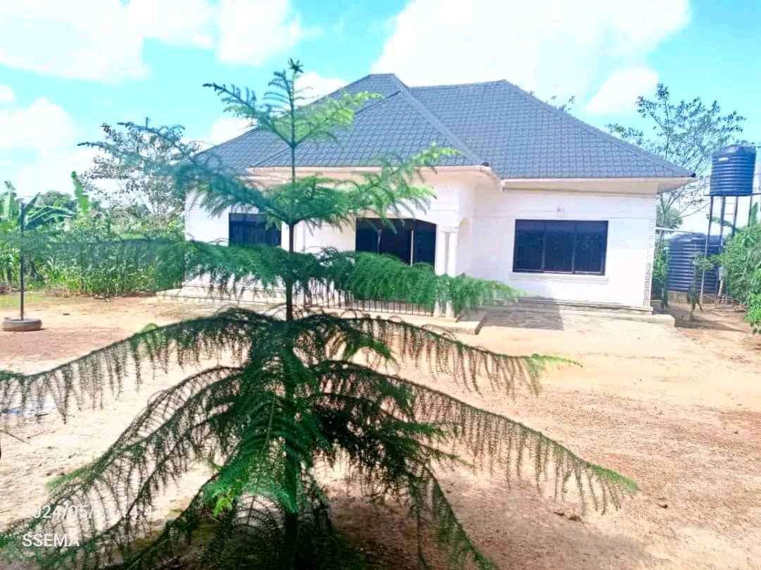 4 Bedroomed Country Home in Mityana  for sale in Mityana - Yilick