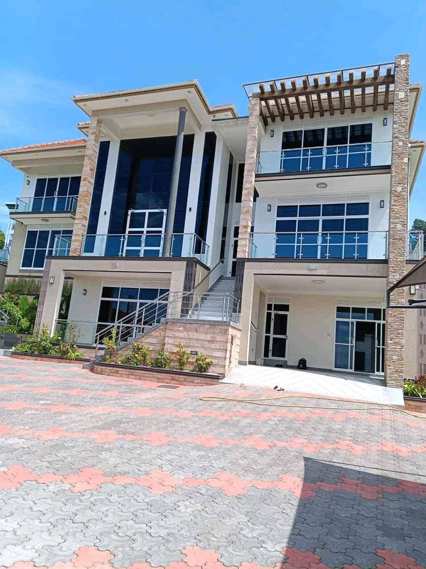 Brand New 5 bedroomed Home in Kyanja for sale in Kampala - Yilick