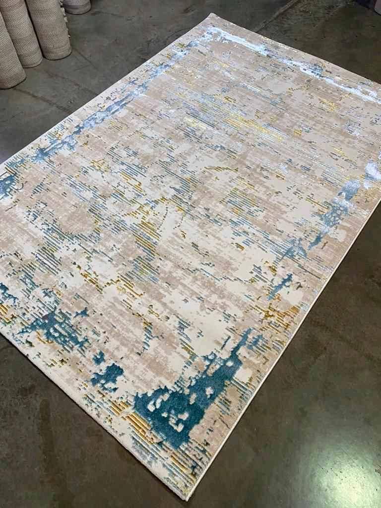 CENTER RUG 3X2 METERS LARGE SIZE  for sale in Kampala - Yilick