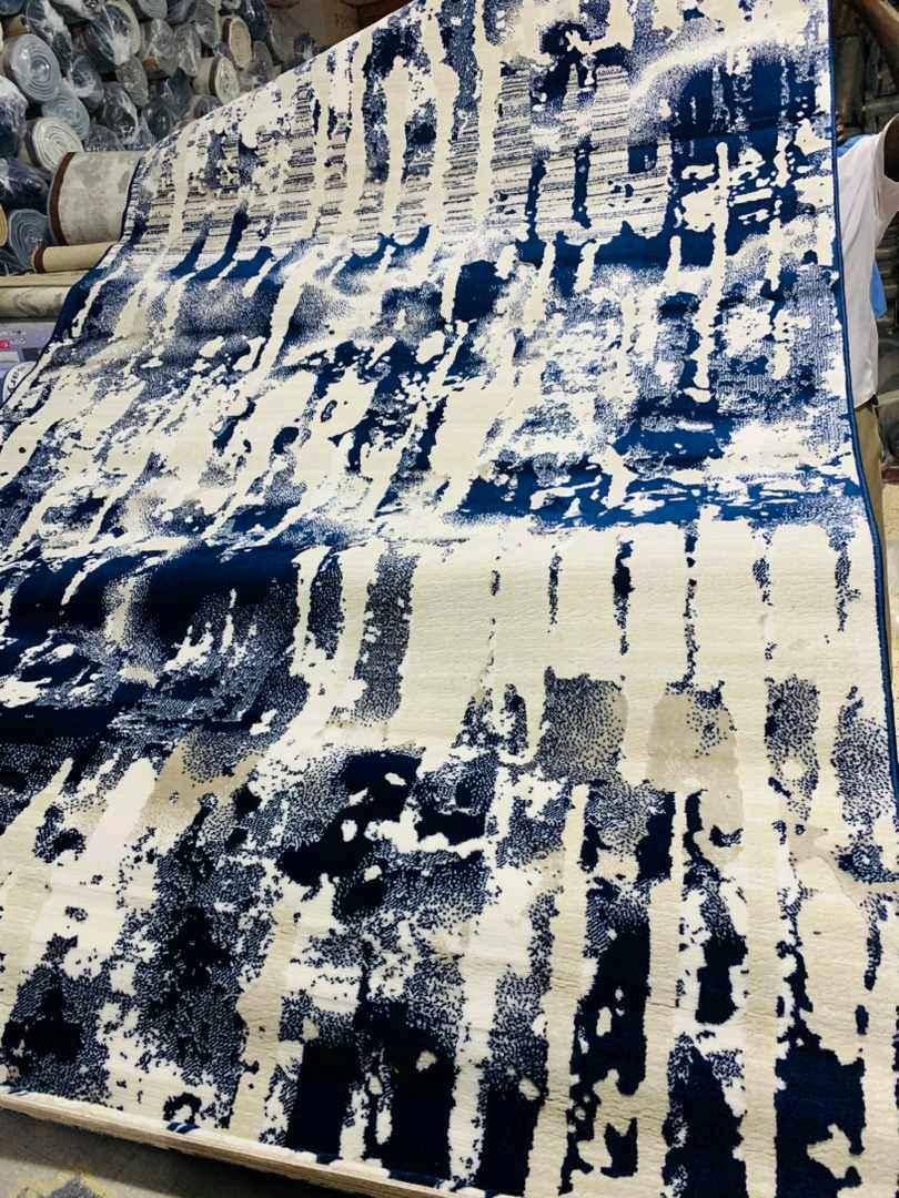 CENTER RUG 3X2 METERS LARGE SIZE  for sale in Kampala - Yilick