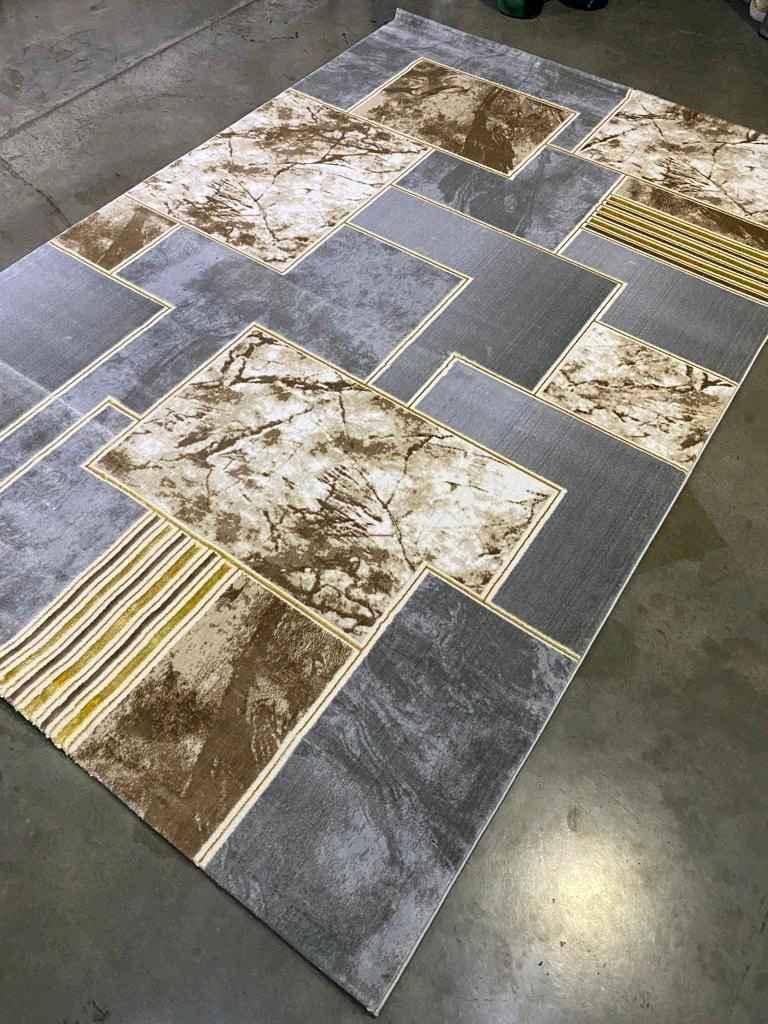 CENTER RUG 3X2 METERS LARGE SIZE  for sale in Kampala - Yilick