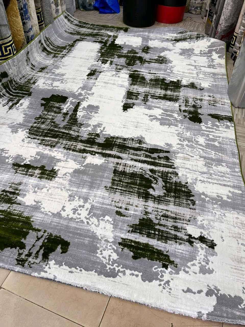CENTER RUG 3X2 METERS LARGE SIZE  for sale in Kampala - Yilick