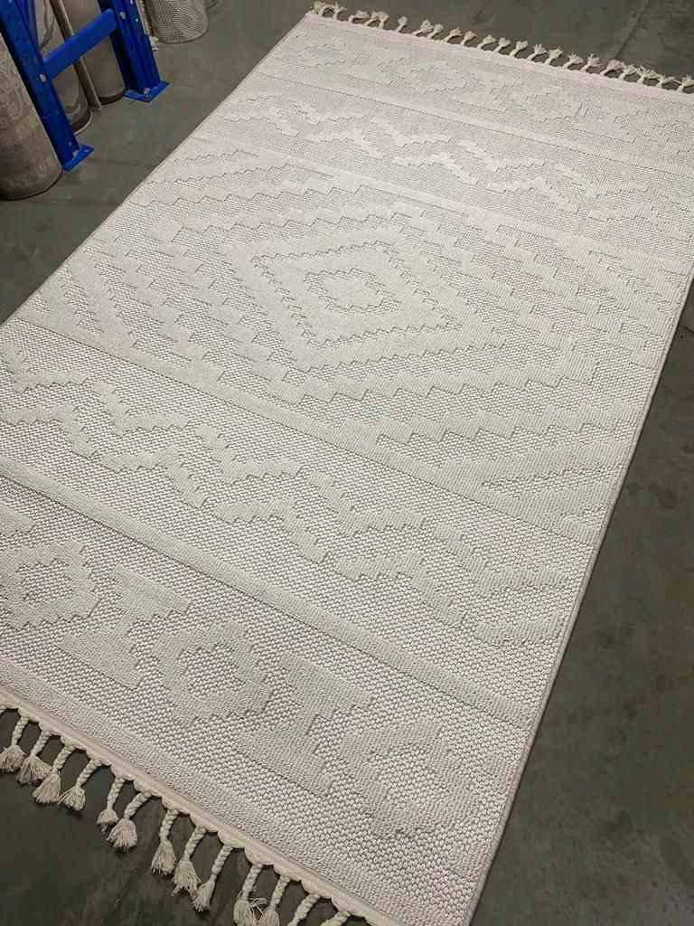 CENTER RUG 3X2 METERS CRAFT  for sale in Kampala - Yilick