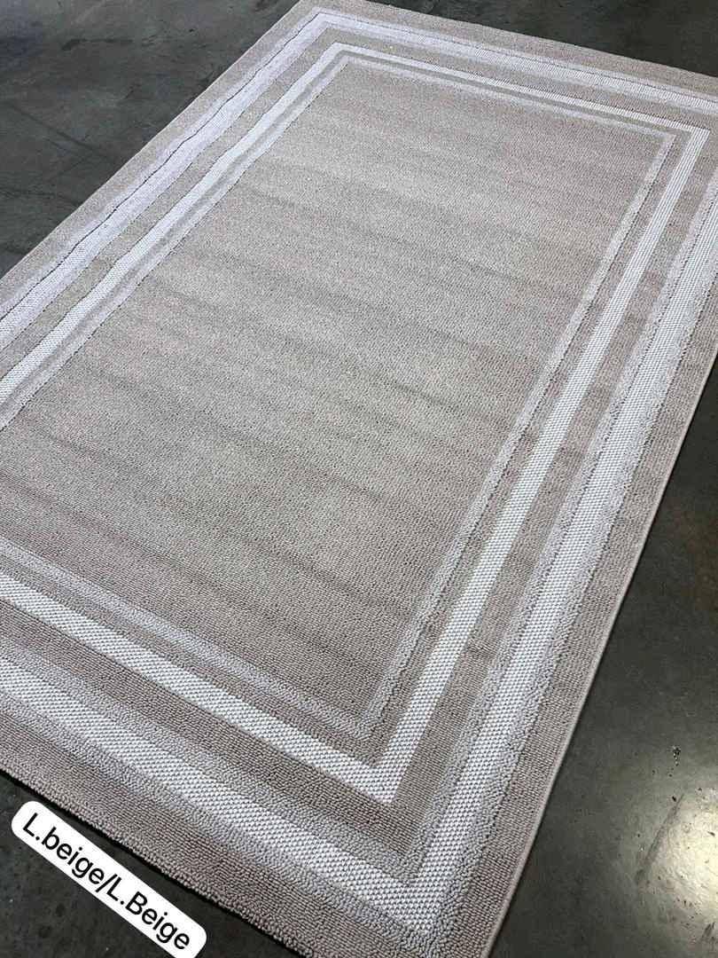 CENTER RUG 3X2 METERS LARGE SIZE  for sale in Kampala - Yilick