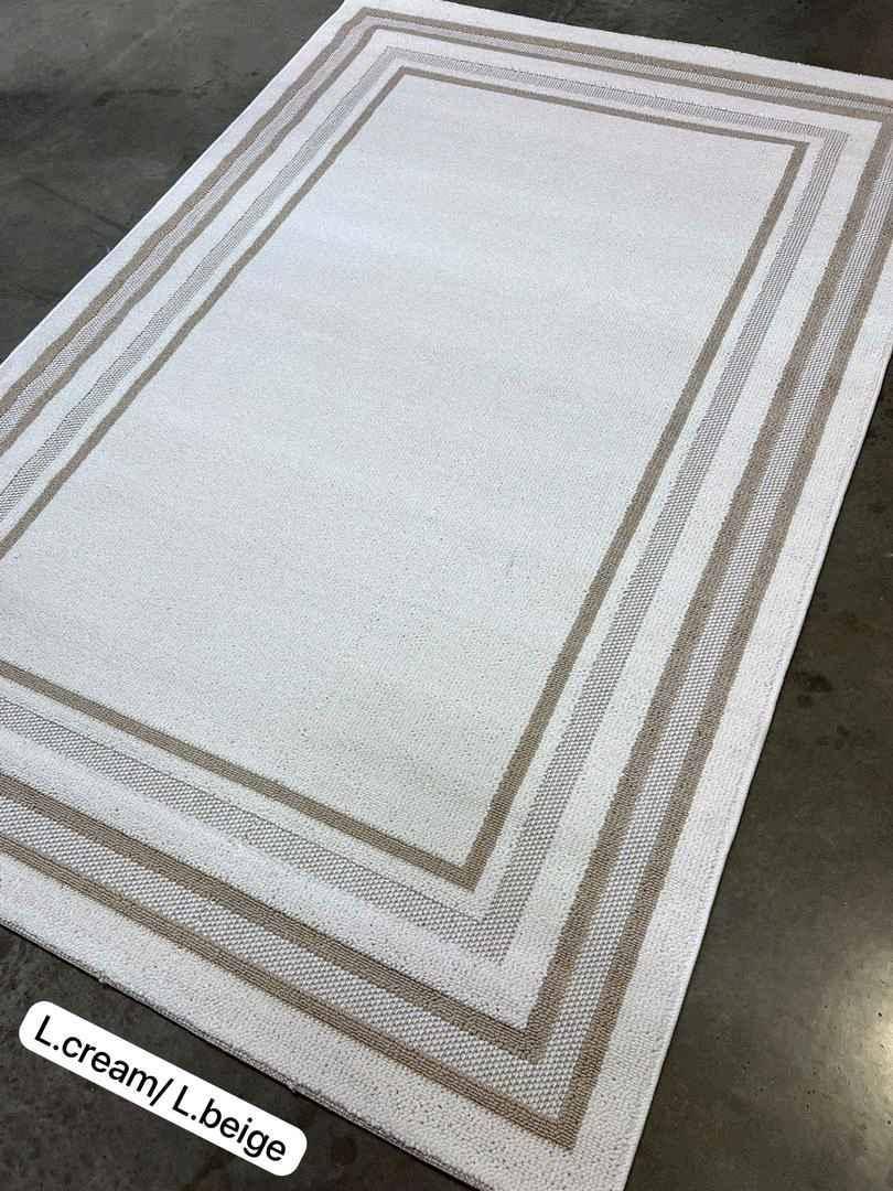 CENTER RUG 3X2 METERS LARGE SIZE  for sale in Kampala - Yilick