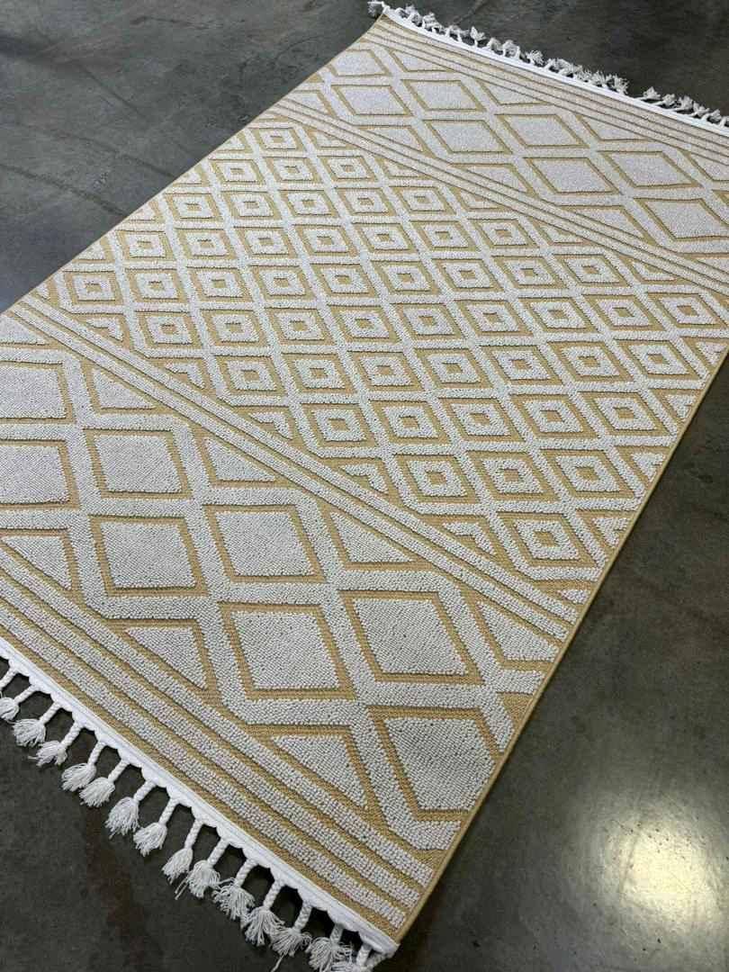 CENTER RUG 3X2 METERS CRAFT  for sale in Kampala - Yilick
