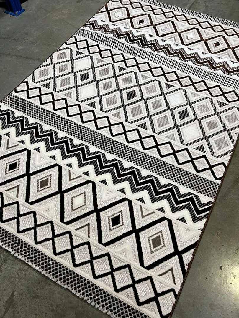 CENTER RUG 3X2 METERS CRAFT  for sale in Kampala - Yilick
