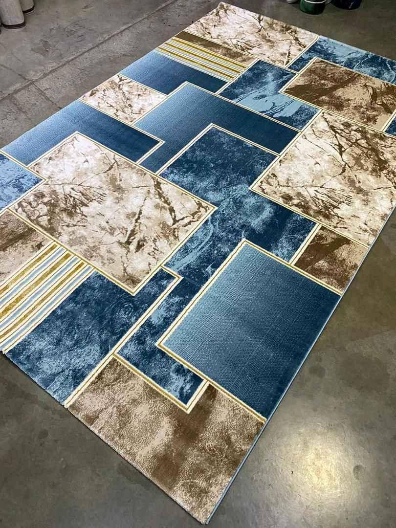 CENTER RUG 3X2 METERS LARGE SIZE  for sale in Kampala - Yilick