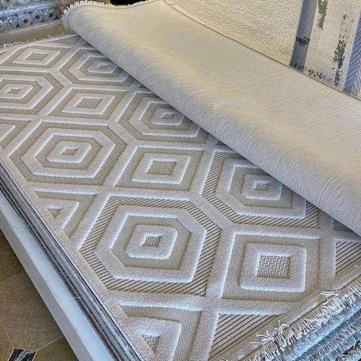 Center Rug Luxe Large size 480k for sale in Kampala - Yilick