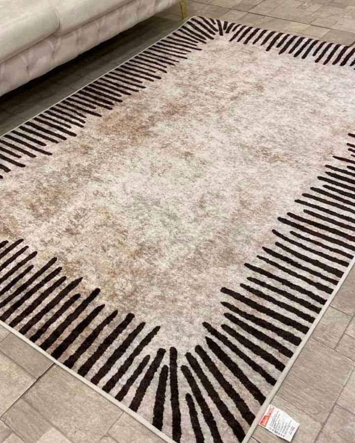 Center Rug Luxe Large size 480k for sale in Kampala - Yilick