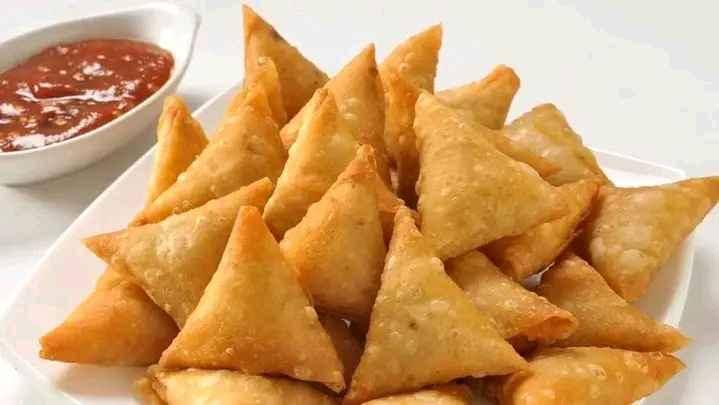 Chicken samosa  for sale in Kampala - Yilick