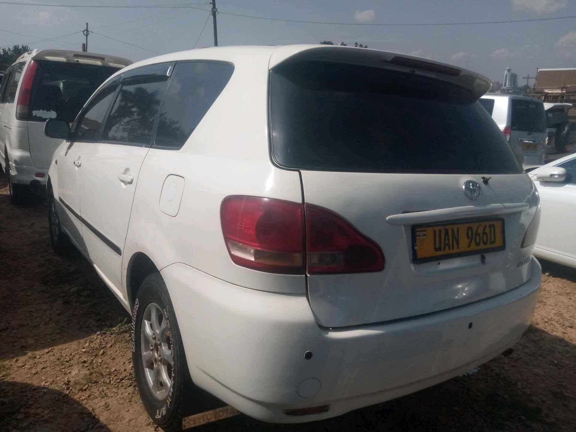 Toyota picnic colour white  for sale in Kampala - Yilick