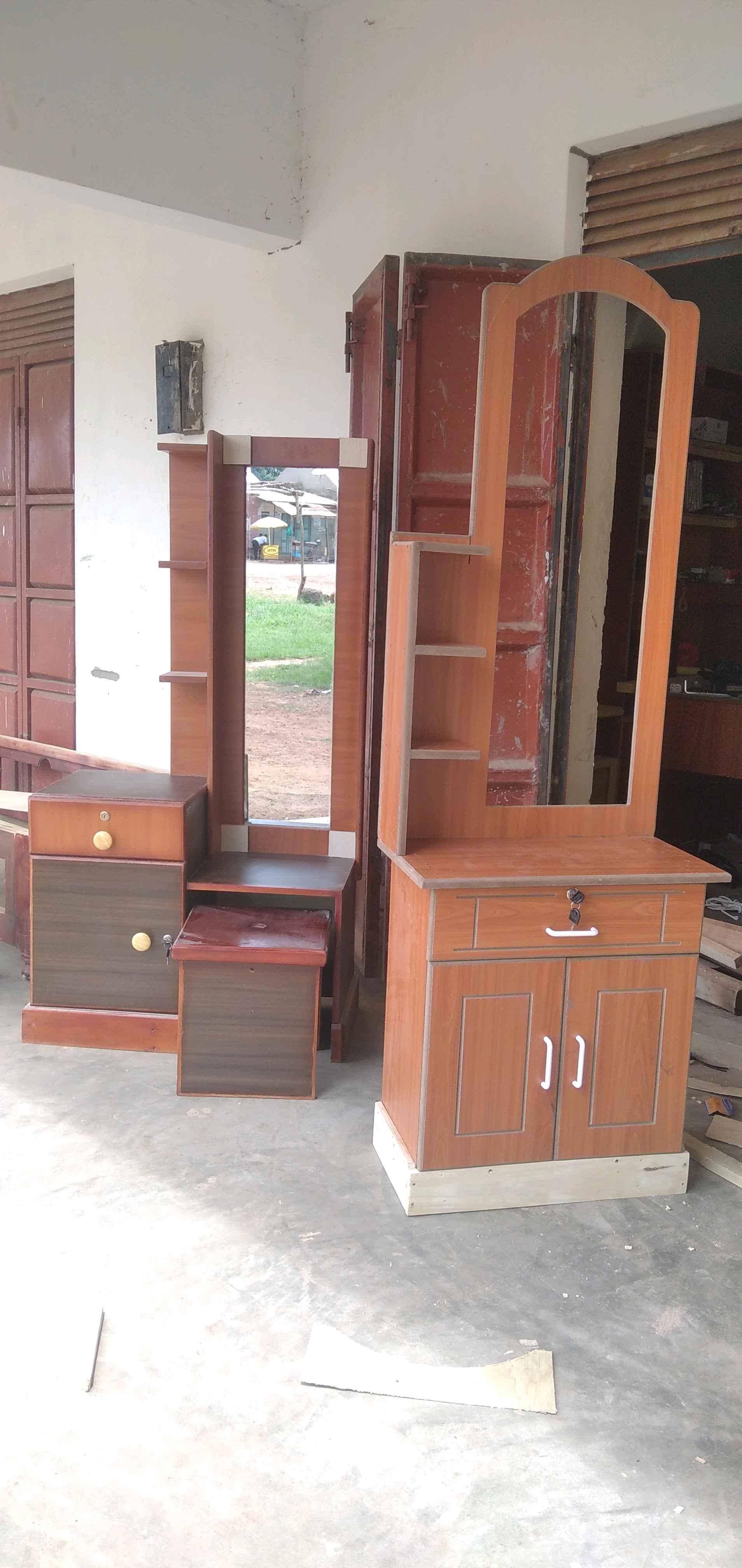 Dressing mirror with a drawer and 2 shutters for sale in Kampala - Yilick