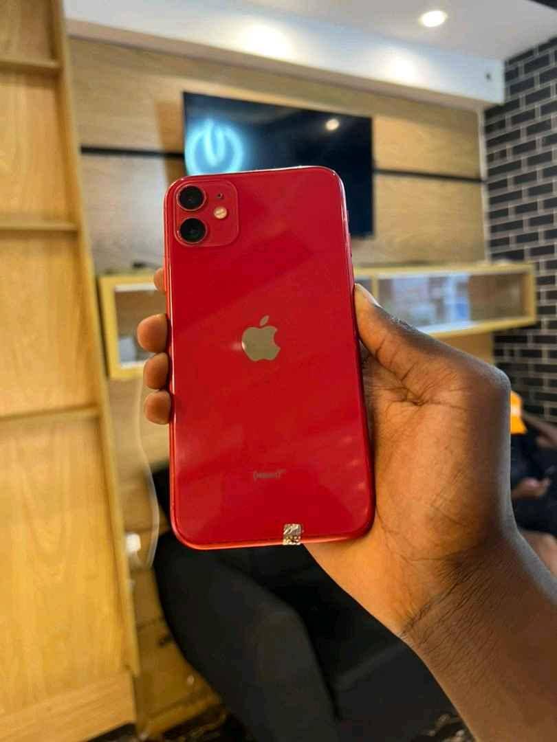 iphone 11 128gb for sale in Kampala - Yilick