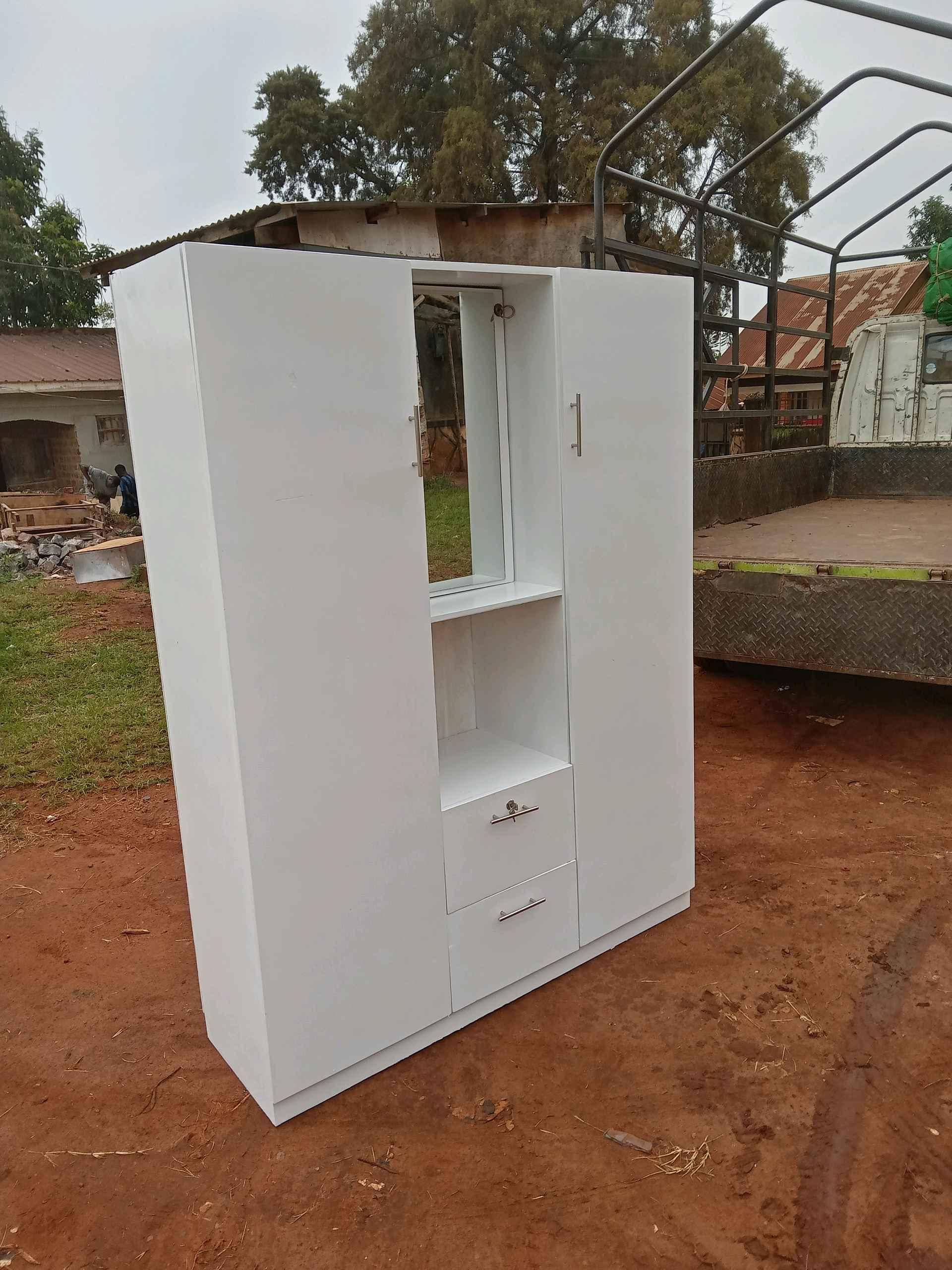 wardrobe/wardrobe/wardrobe white color for sale in Kampala - Yilick