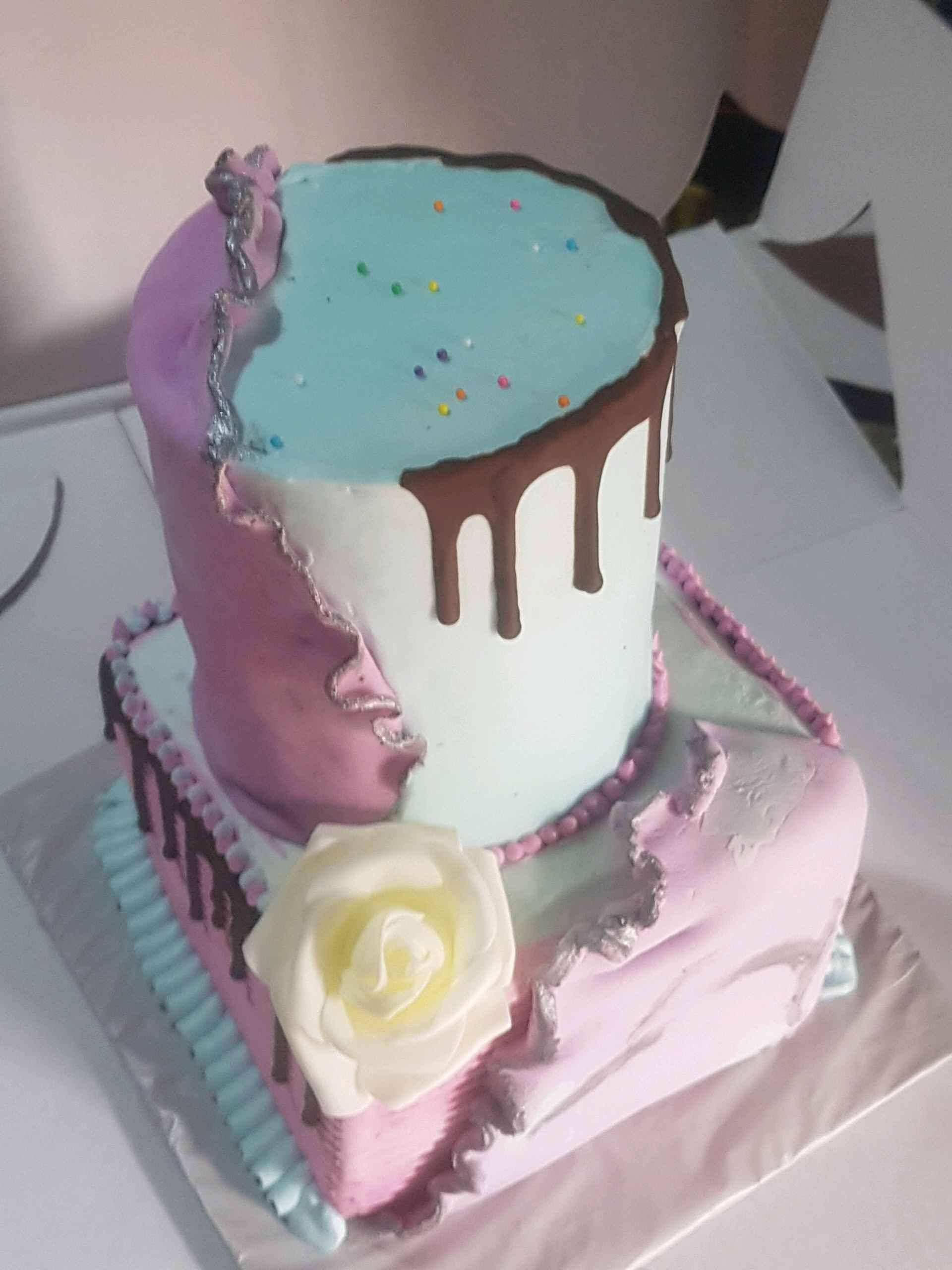 Ronnie cakes there located mbogo road kawempe for sale in Kampala - Yilick
