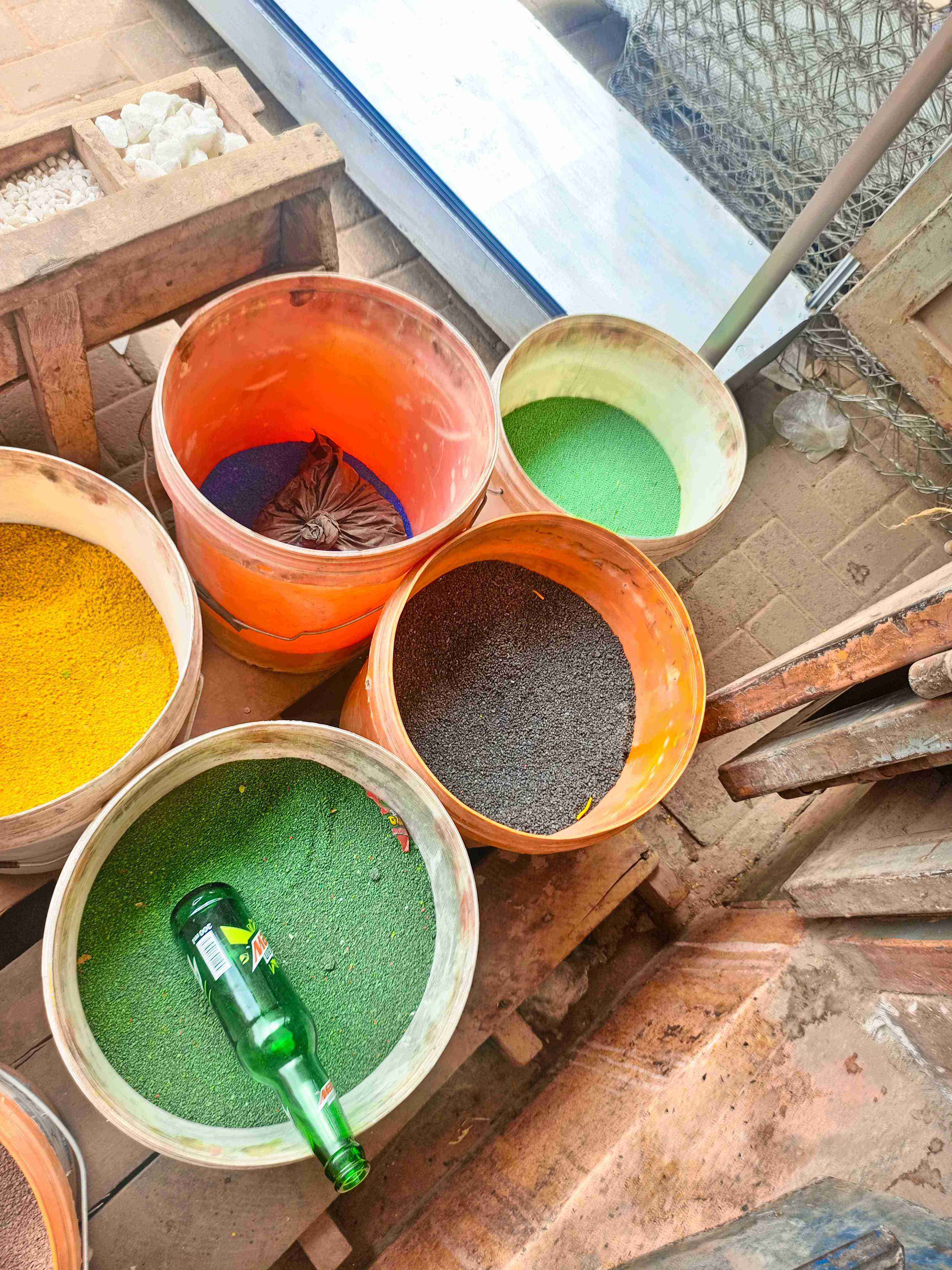oxides in all colors  for sale in Kampala - Yilick
